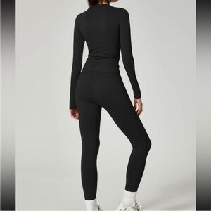 Women's Black Leggings and matching top both size medium. Size chart in last pic